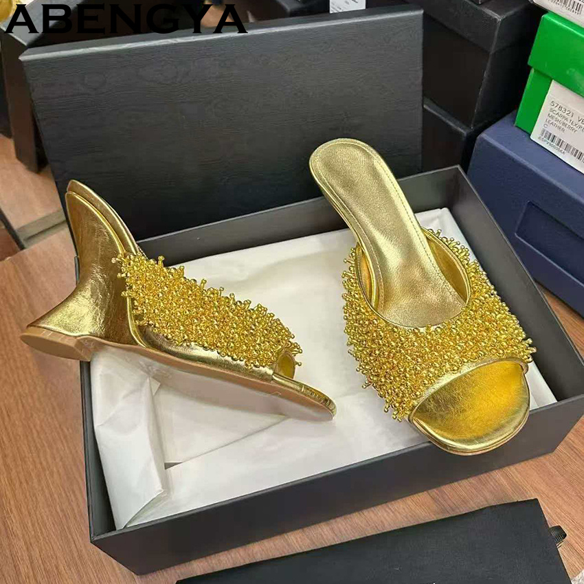 Women Fashion Week 2026 - Sandal Wanita Gaya Etnik Elegan dengan