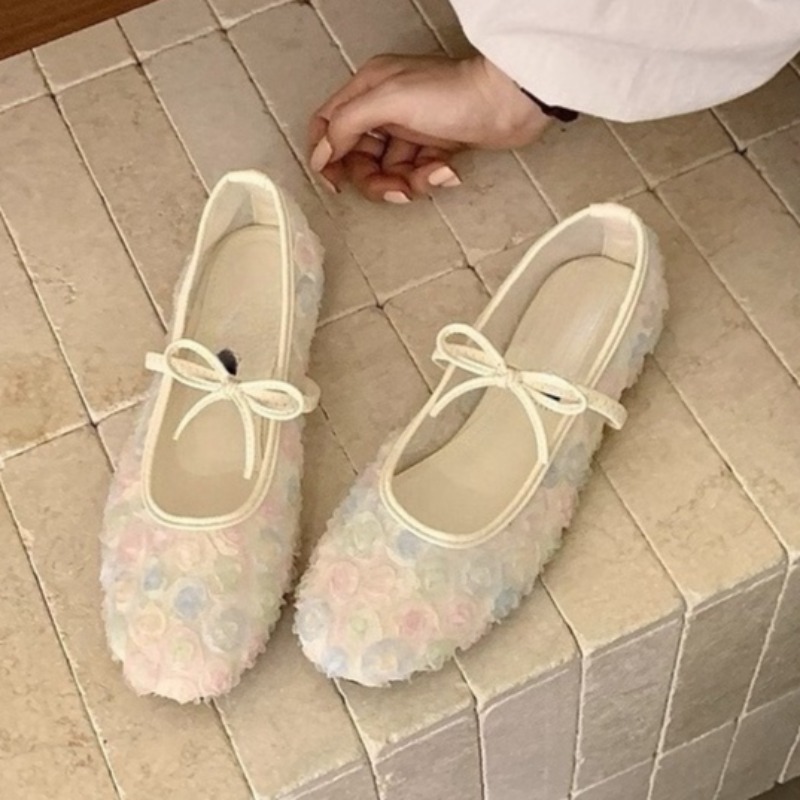 Women Fashion Trend 2026 - Sepatu Mary Jane Jala Mawar Cina